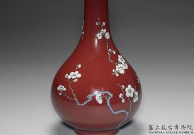 图片[2]-Gall-bladder vase in yang-ts’ai enamels with plum flower décor on sacrificial red glaze ground 1742 (Ch’ien-lung reign)-China Archive